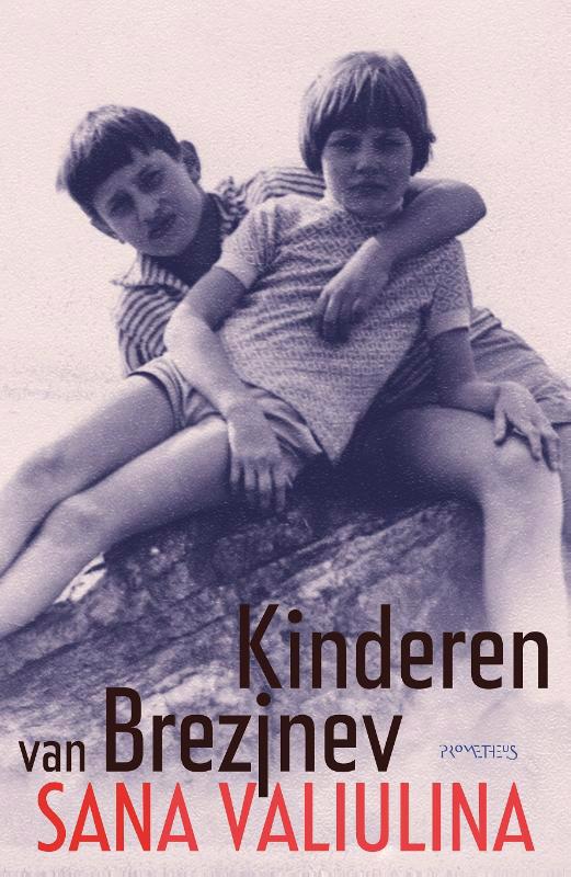 De voorkant van het boek met de titel : Kinderen van Brezjnev