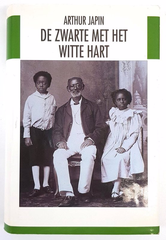 De voorkant van het boek met de titel : De zwarte met het witte hart