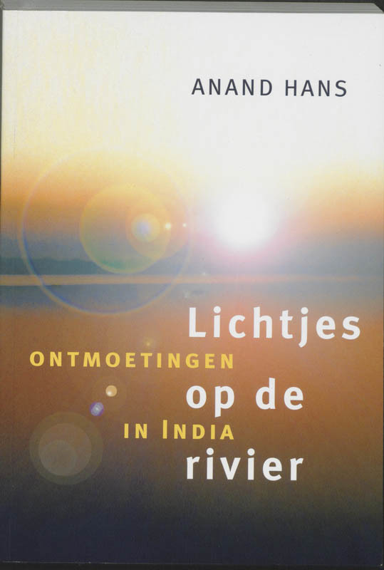 De voorkant van het boek met de titel : Lichtjes op de Rivier